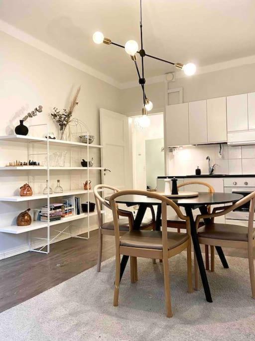 Glorious Apartment In Hakaniemi เฮลซิงกิ ภายนอก รูปภาพ